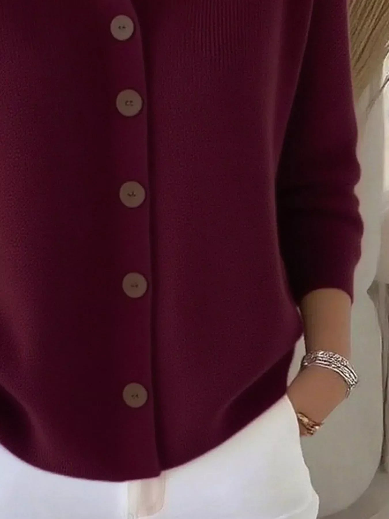 Mila™ – Elegants Strickjäckli mit Chnöpf