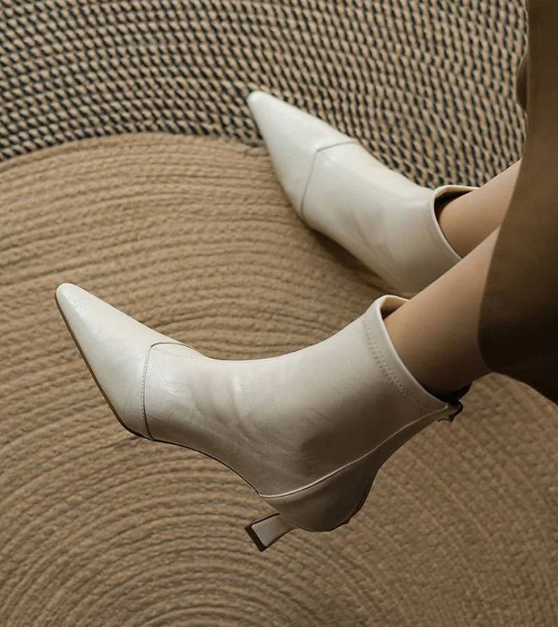 Fulvia | Minimalistische Lederstiefeletten mit mittelhohem Absatz