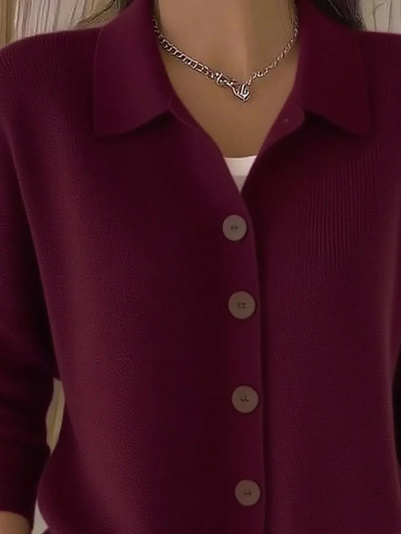 Mila™ – Elegants Strickjäckli mit Chnöpf