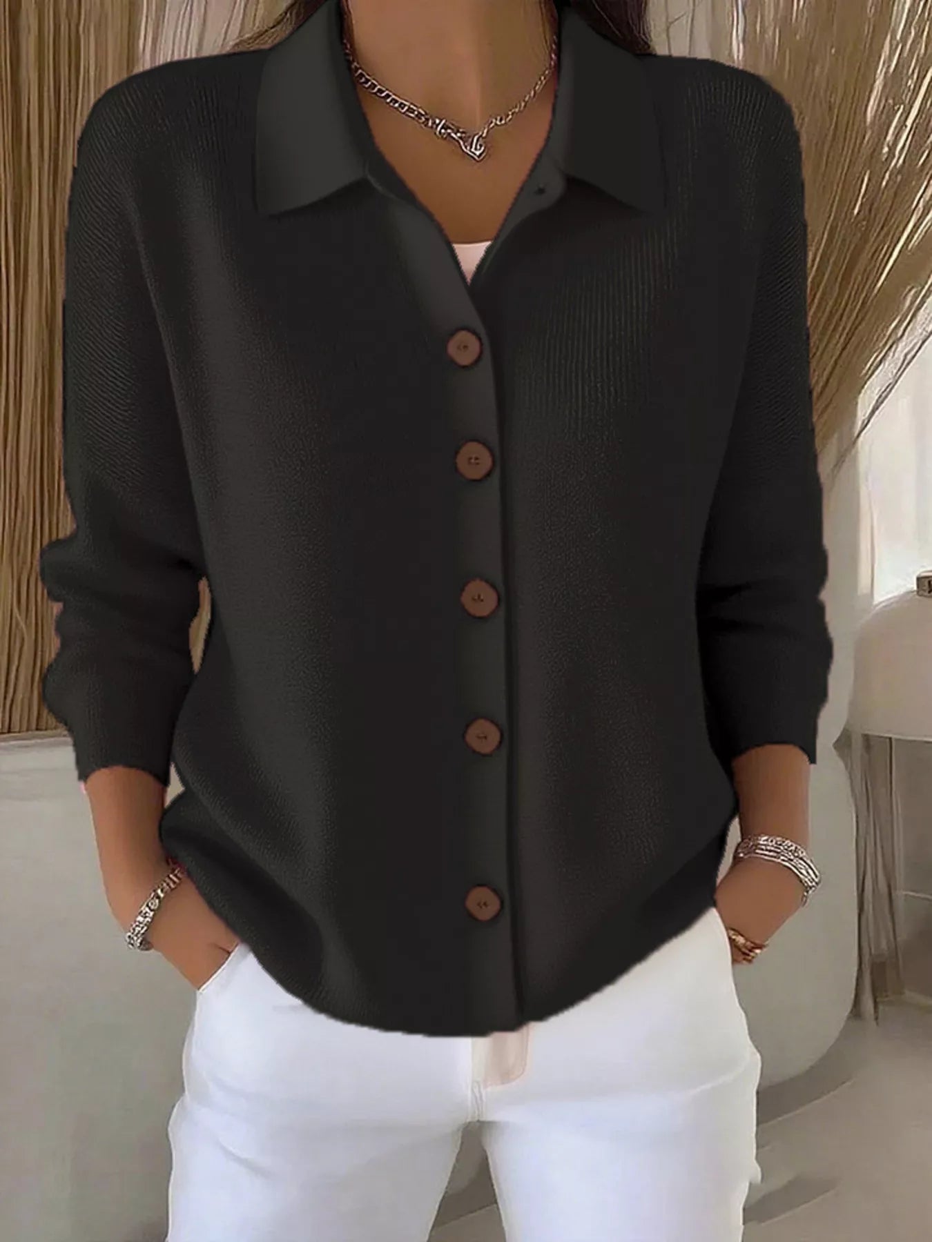 Mila™ – Elegants Strickjäckli mit Chnöpf