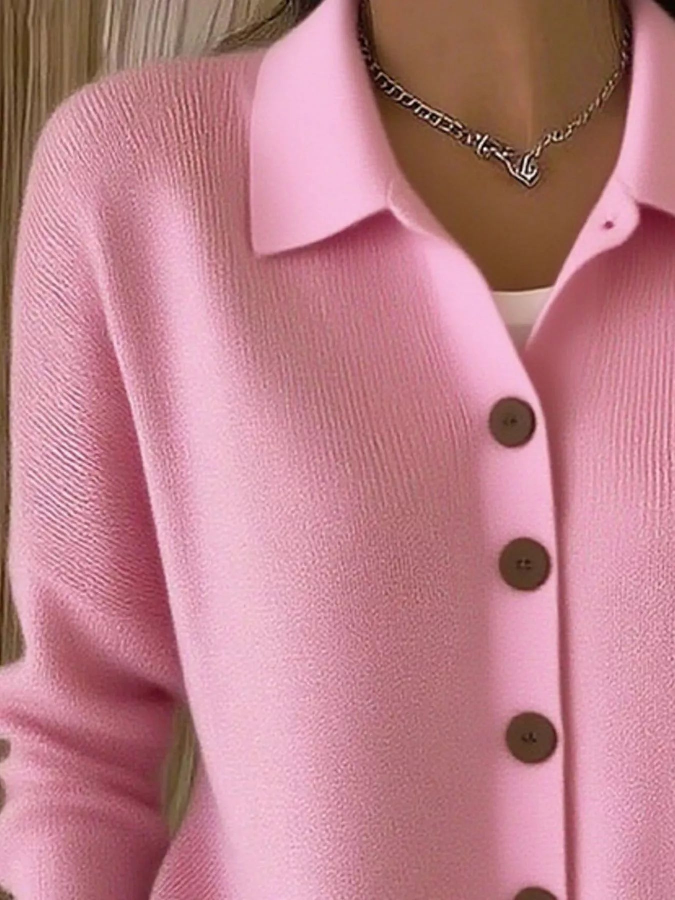 Mila™ – Elegants Strickjäckli mit Chnöpf