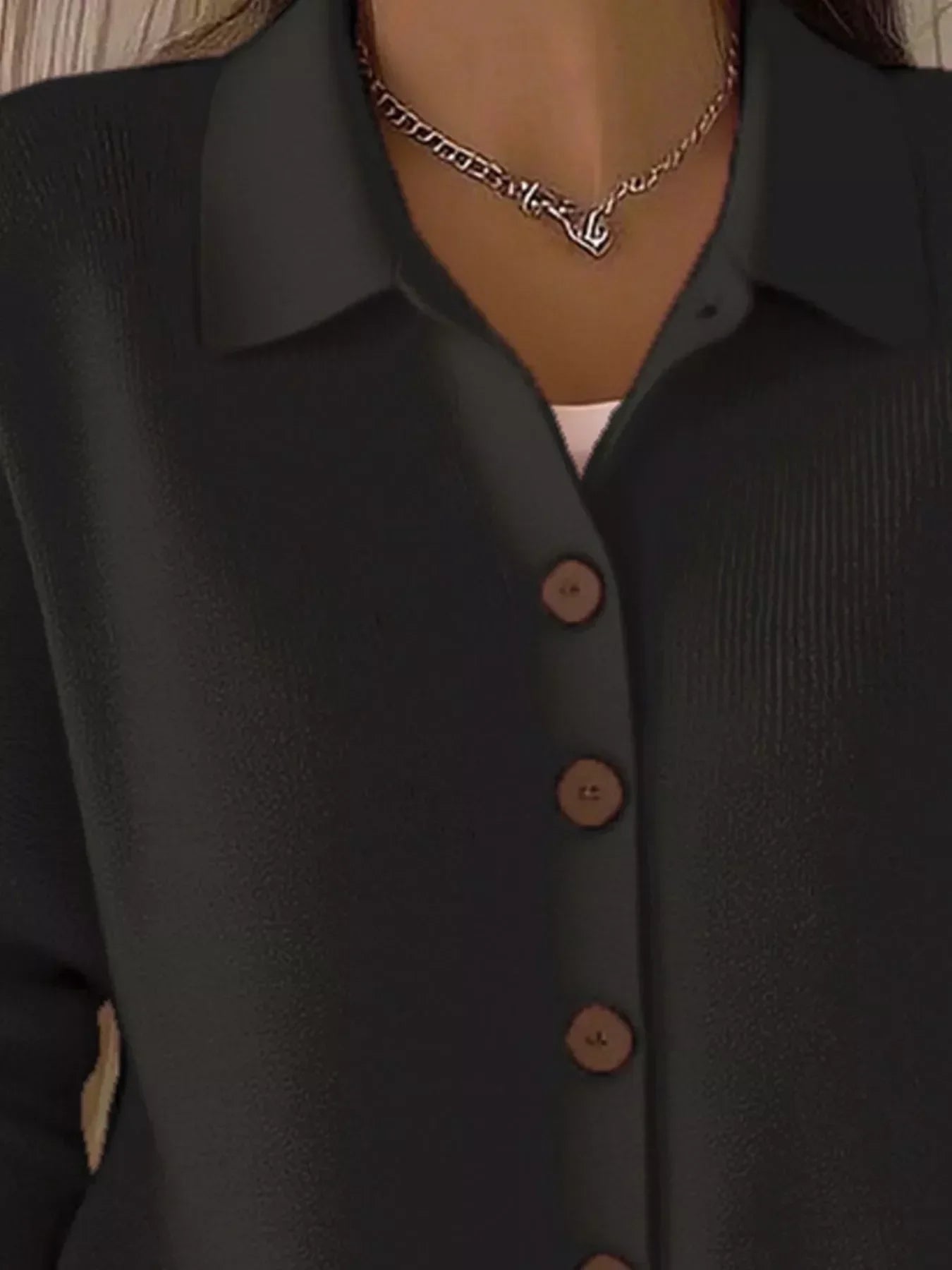 Mila™ – Elegants Strickjäckli mit Chnöpf