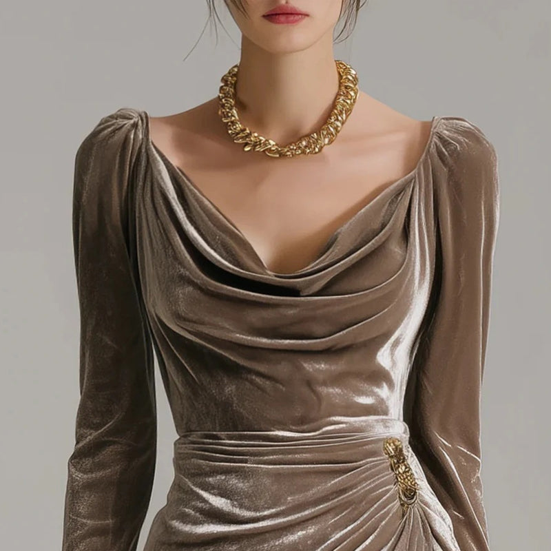 Margarette – Elegantes Velourkleid mit Drapierung