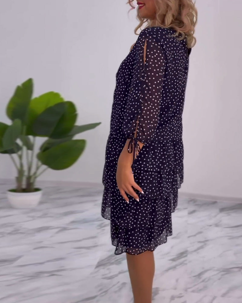 Madeleine – Elegantes Kleid mit Tupfen & Stufenrock