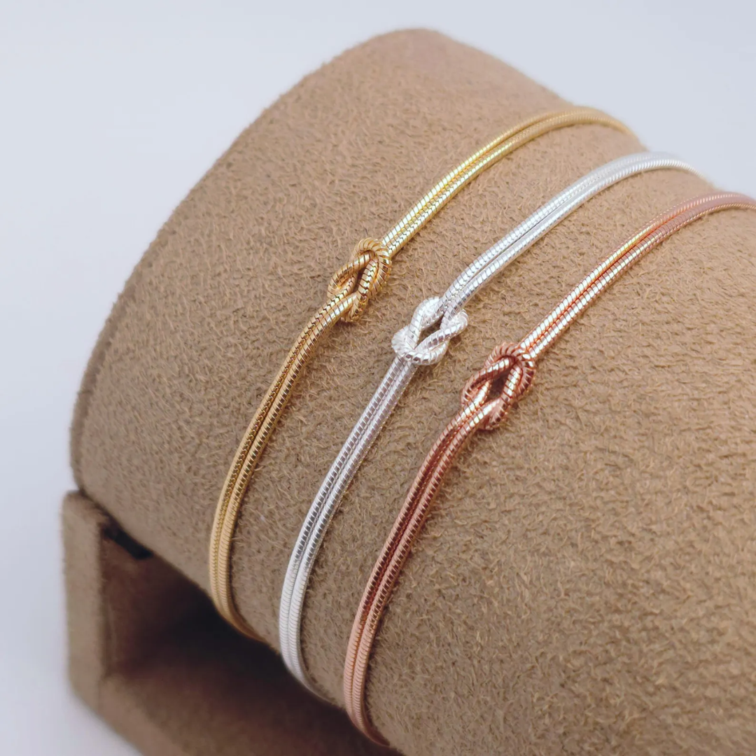 Eternal Knot Armband | Unterstütze Brustkrebs (1+1 GRATIS)