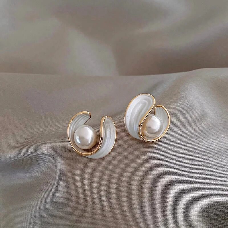 Antoinette Luxe-Ohrringe aus weißem Opal