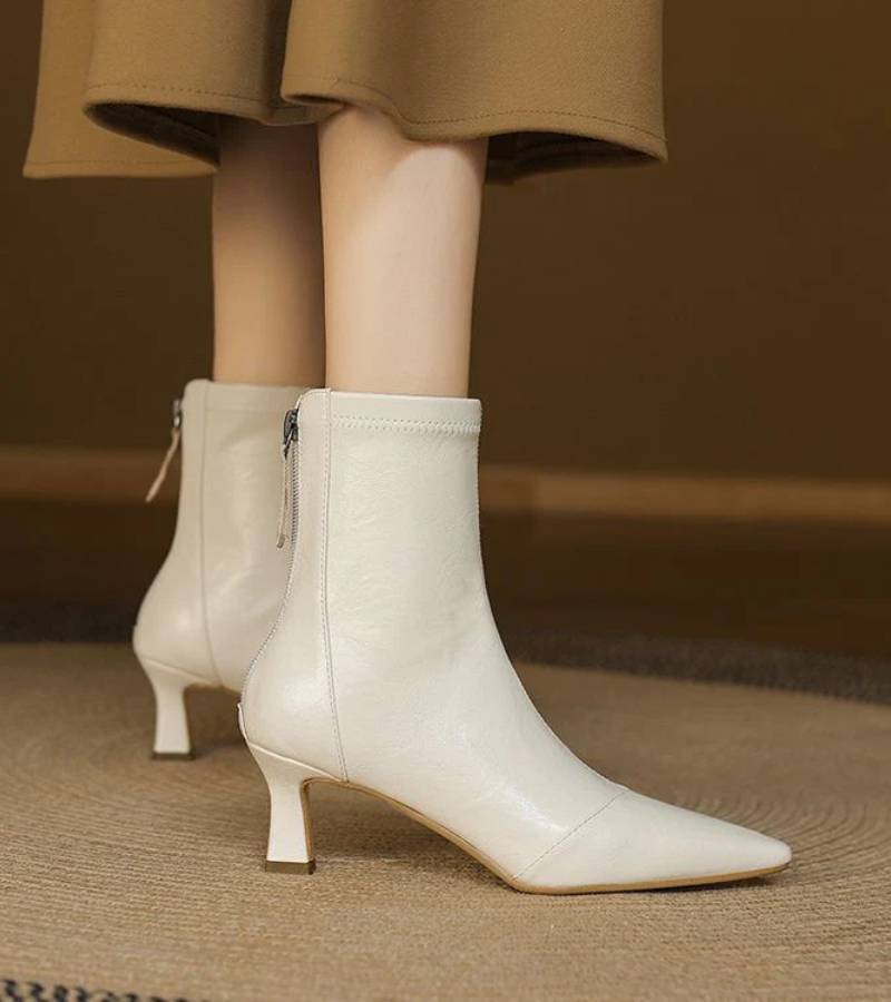 Fulvia | Minimalistische Lederstiefeletten mit mittelhohem Absatz