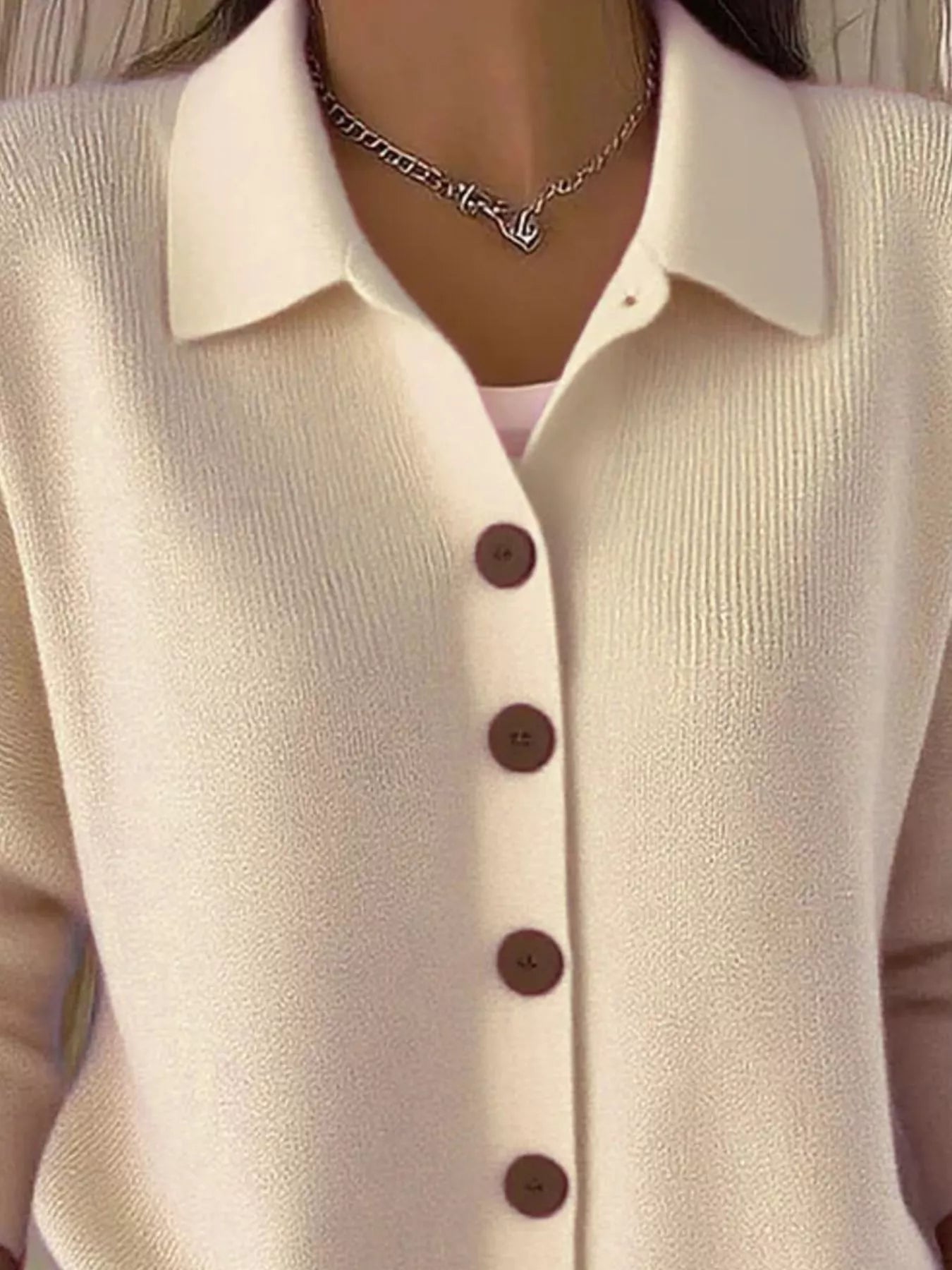 Mila™ – Elegants Strickjäckli mit Chnöpf