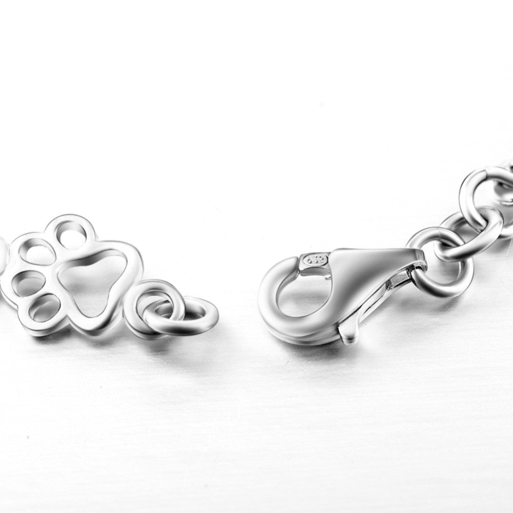 Armband mit Anhänger aus Silber mit Hundepfoten und -knochen