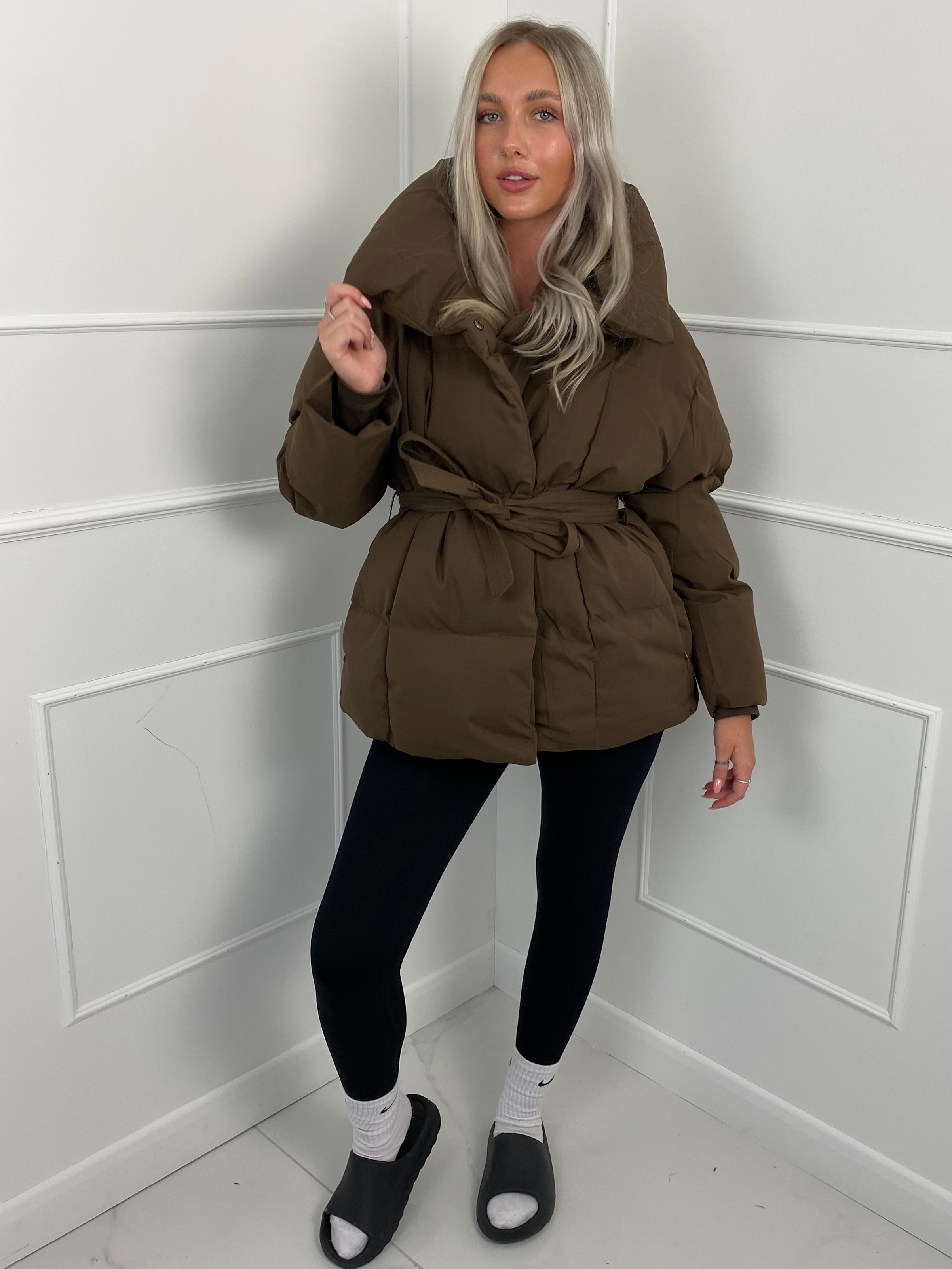 KARLY – Kurze Pufferjacke mit Gürteltasche