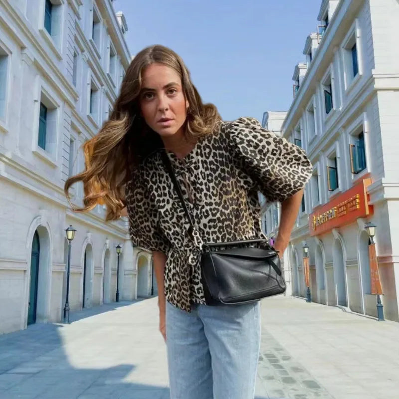 Rose | Trendige Bluse mit Leopardenmuster und Puffärmeln