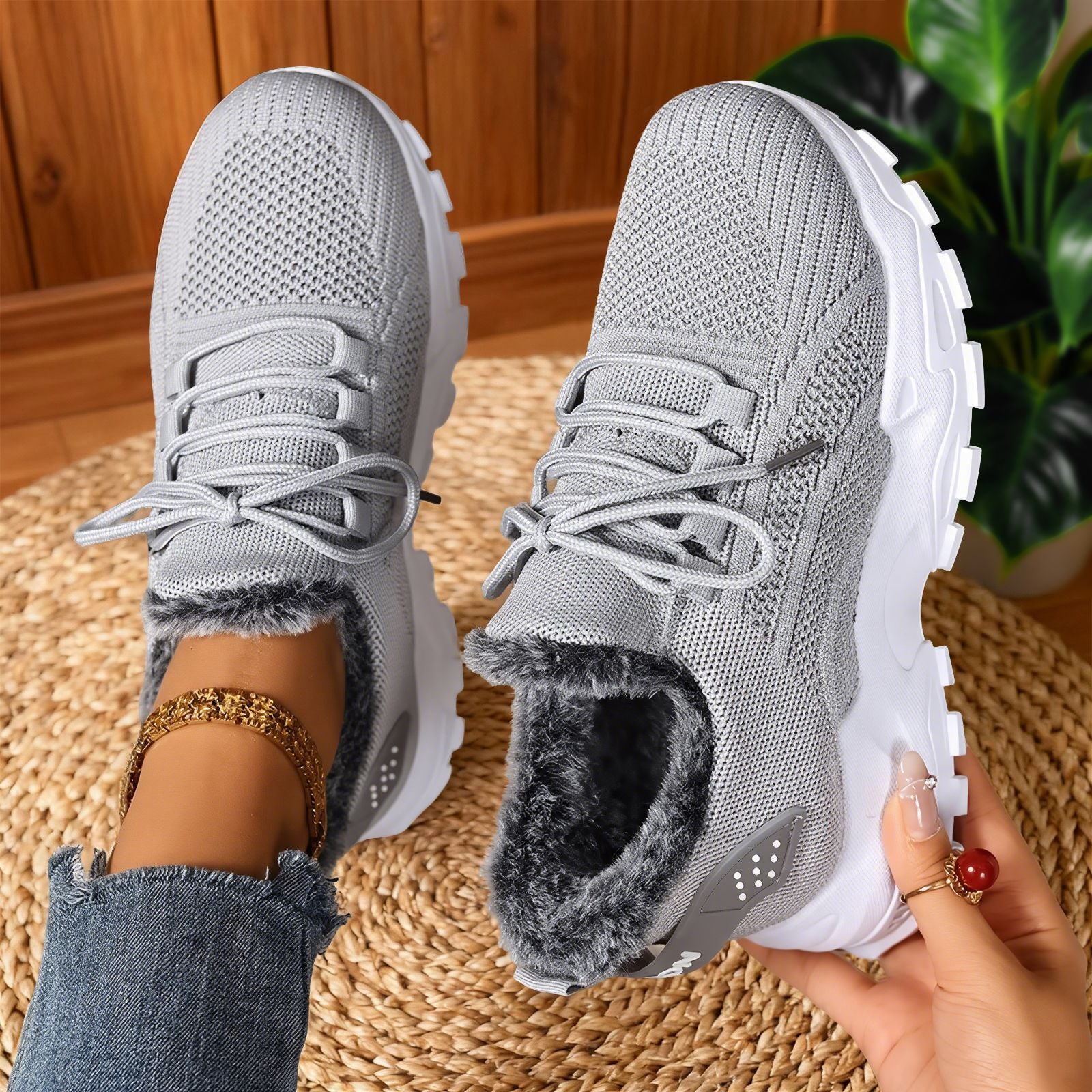 Nadia | Entspannte Fleece-Sneakers mit Schnürung