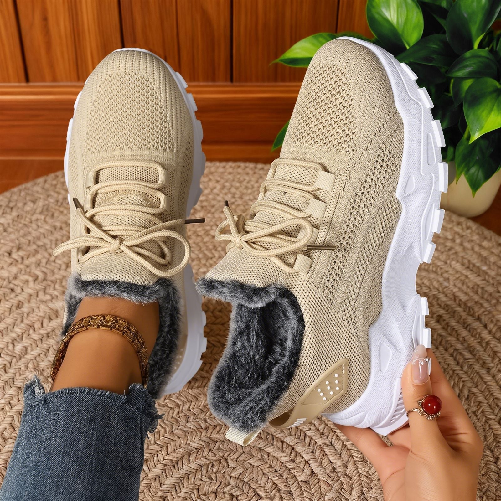 Nadia | Entspannte Fleece-Sneakers mit Schnürung