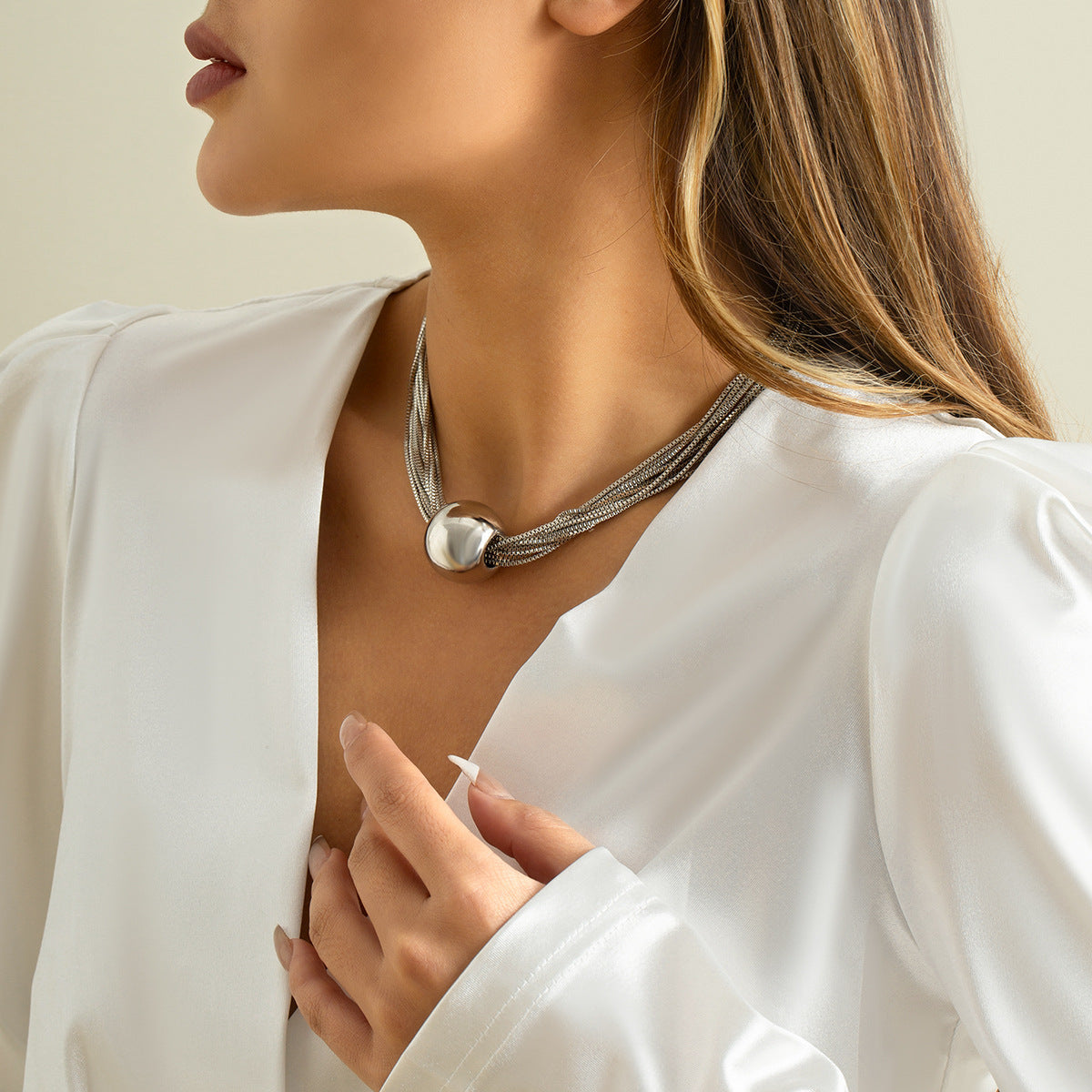 Casey | Luxuriöse Kugel-Halskette & Armband (1+1 GRATIS)