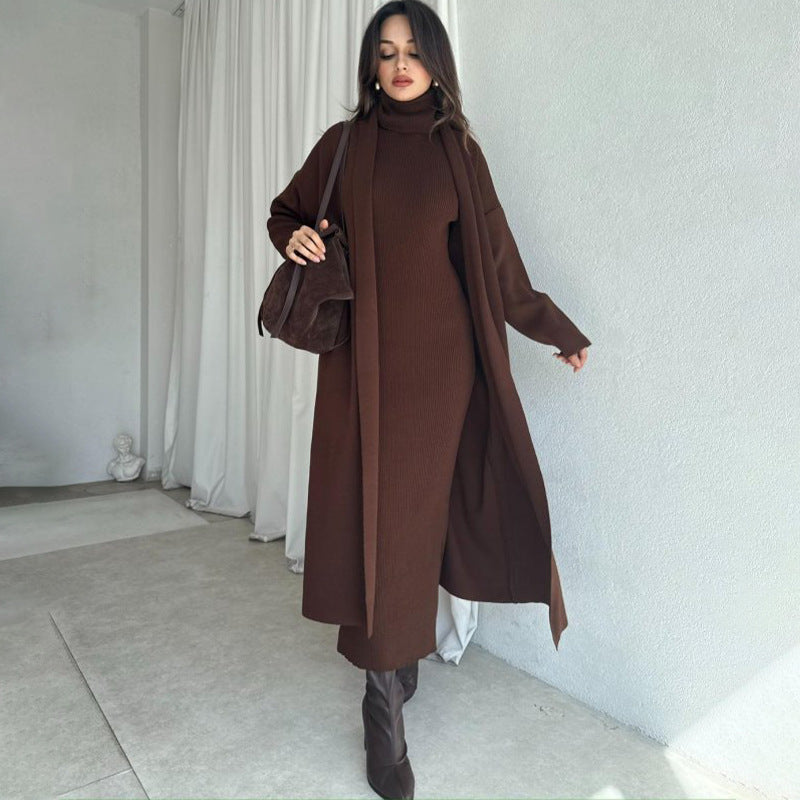 Livia – High-Neck Strickkleid & Cardigan-Set