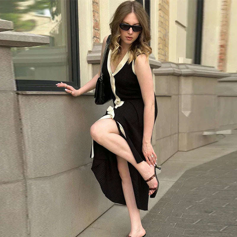 Ines | Ärmelloses Kleid mit V-Ausschnitt