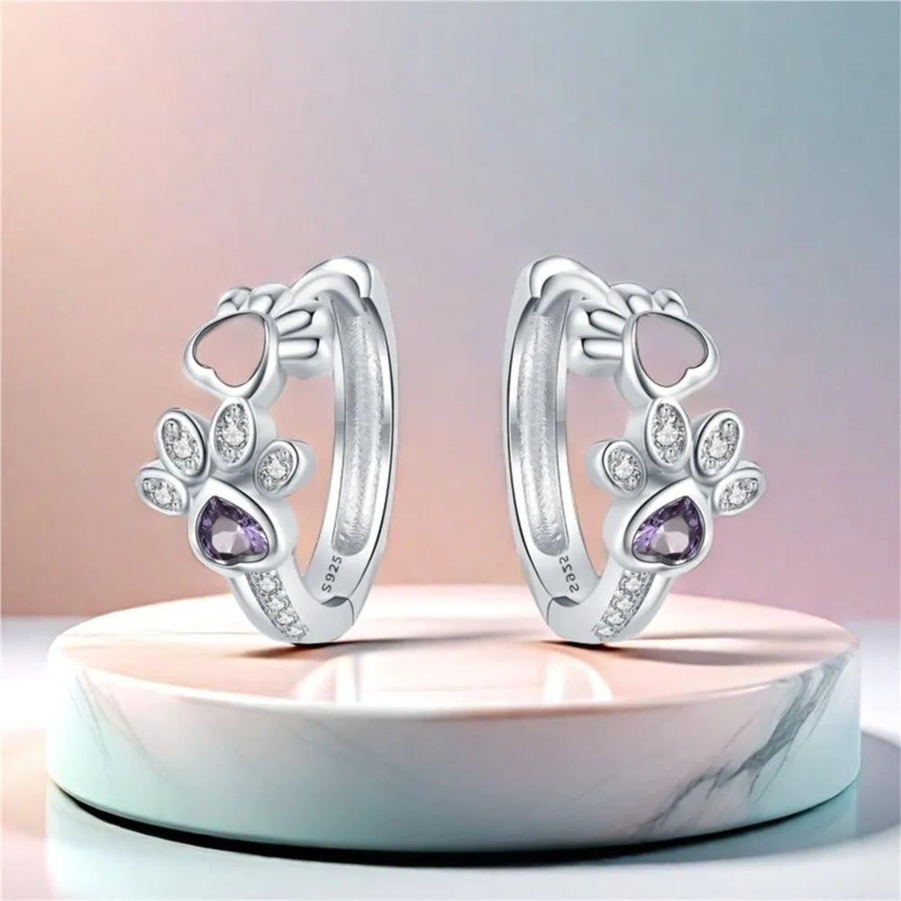 Paw Huggie Silberohrringe mit Zirkonia und herzförmigem Edelstein