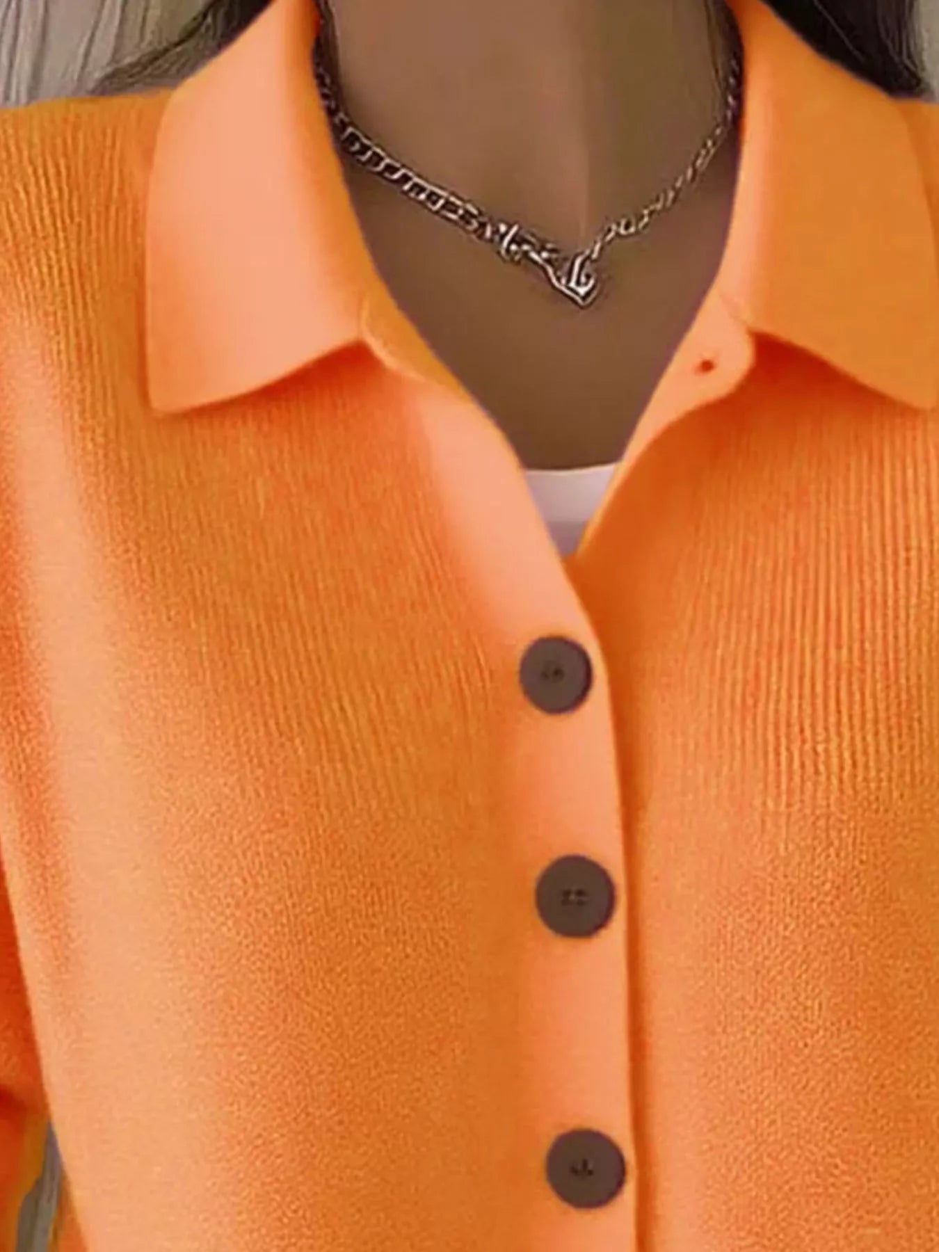 Mila™ – Elegants Strickjäckli mit Chnöpf