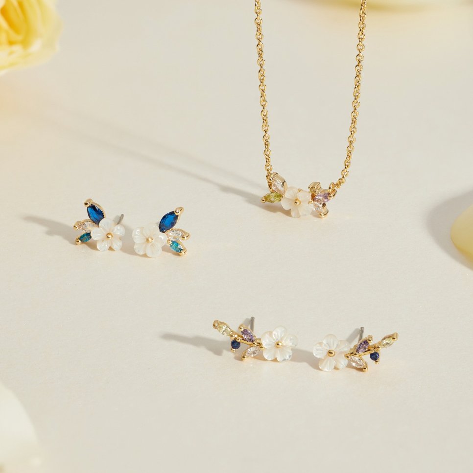 Crystal White Blossom Ohrringe