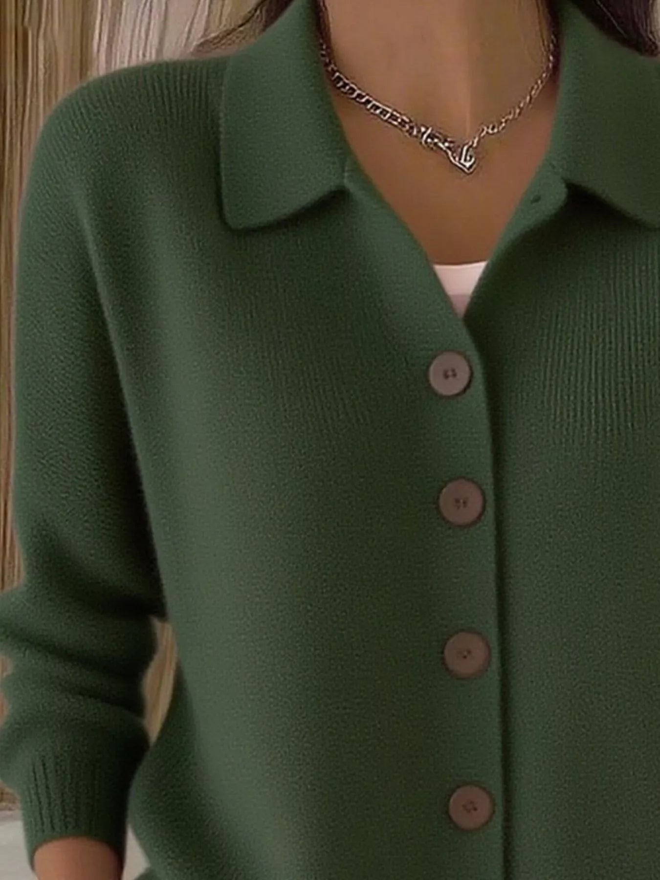 Mila™ – Elegants Strickjäckli mit Chnöpf