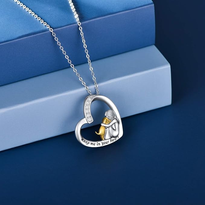 Herzhalskette aus Silber mit Hund und Zirkoniastein