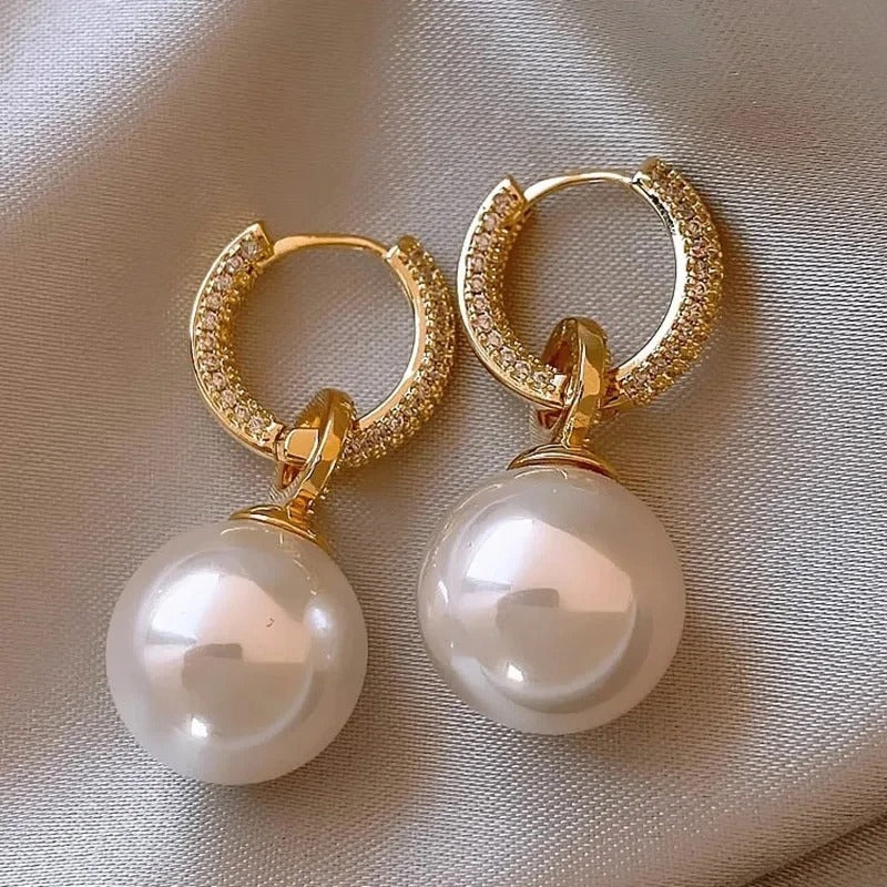 Elegante Ohrringe mit Perlen