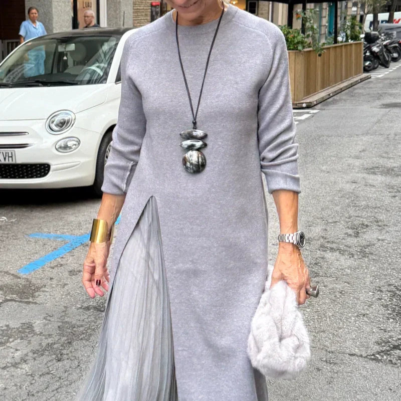 Helena – Elegants gestrickts Midikleid mit Seitenschlitz