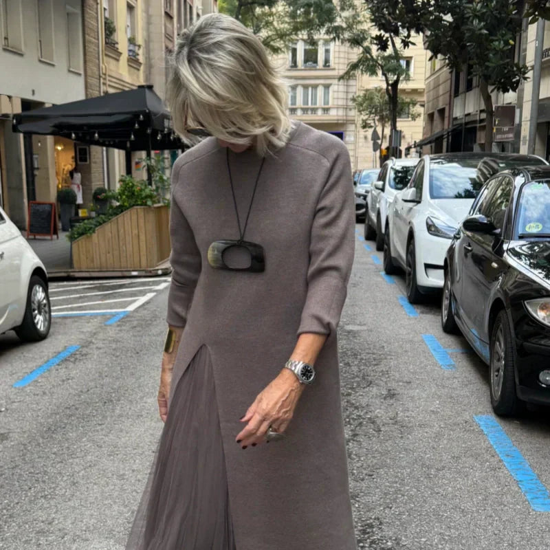 Helena – Elegants gestrickts Midikleid mit Seitenschlitz